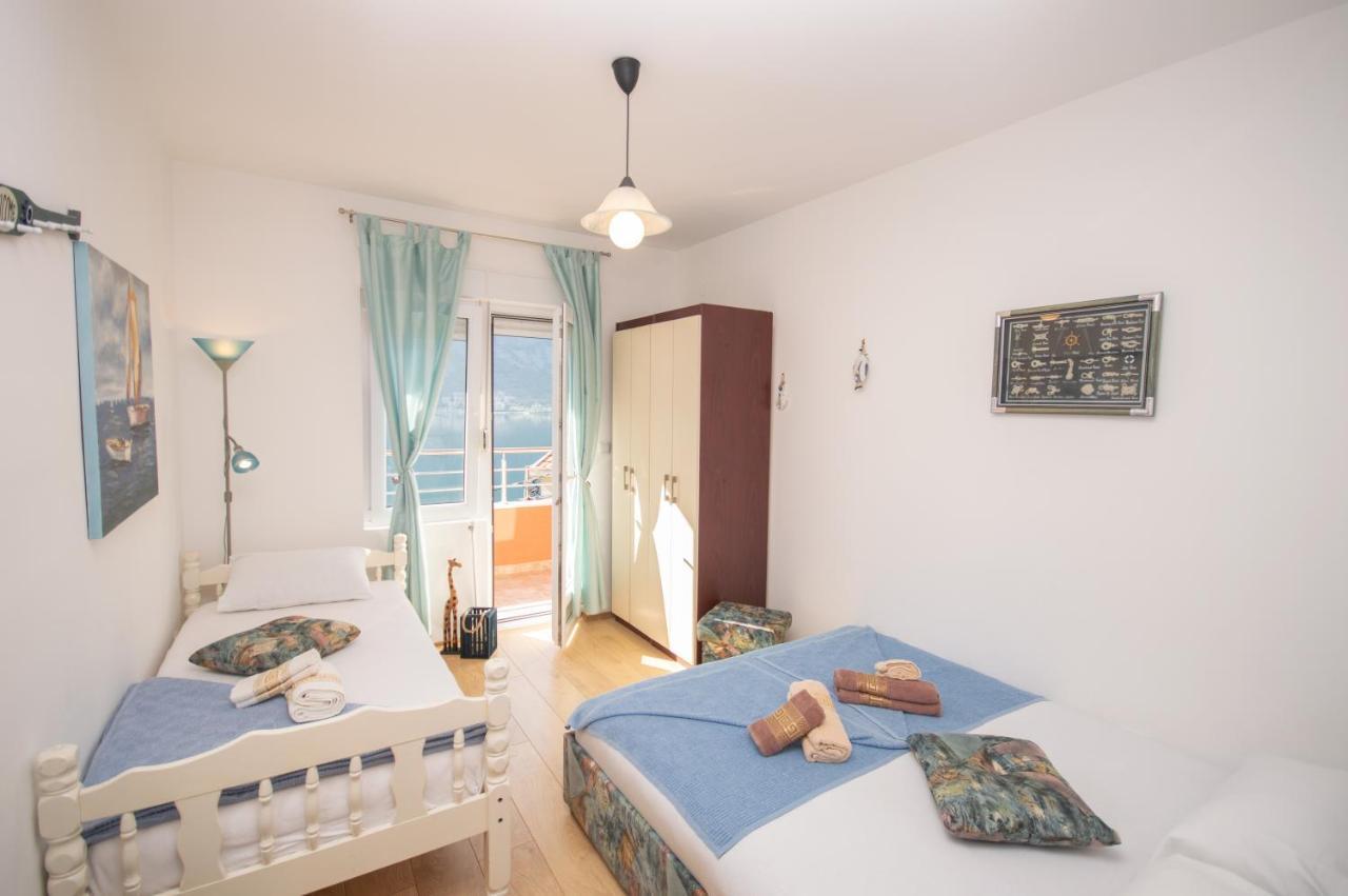 Apartmani Mrsic Risan Exterior foto